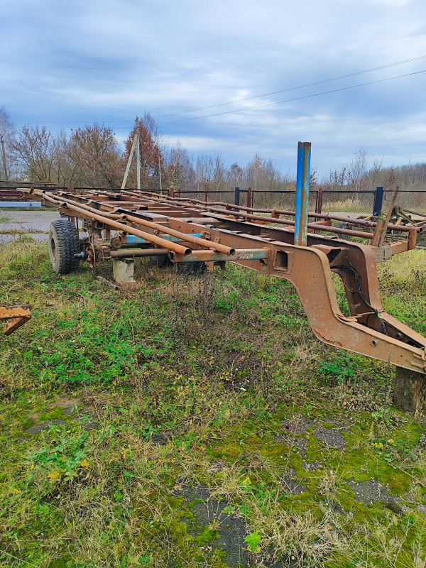 Полуприцеп для транспортировки рулонов