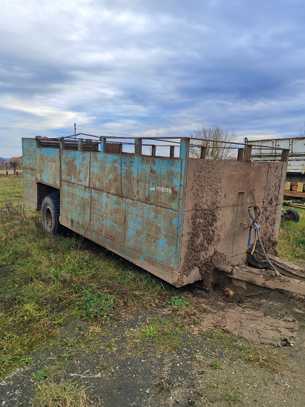 Прицеп для перевозки скота