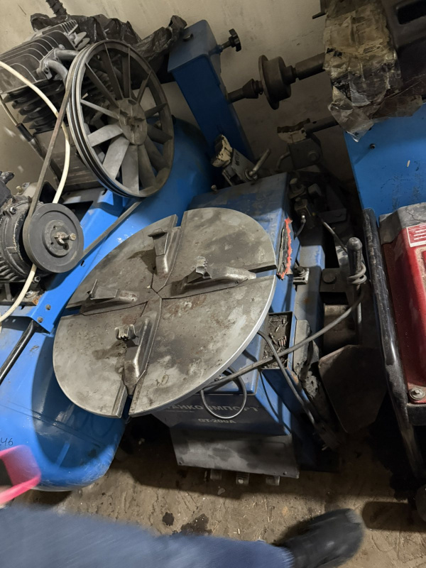 Стенд шиномонтажный GT-200А