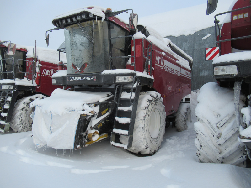Комбайн зерноуборочный самоходный КЗС-1218А-1-02 в комплекте с жаткой для зерновых культур ЖЗК-7-7