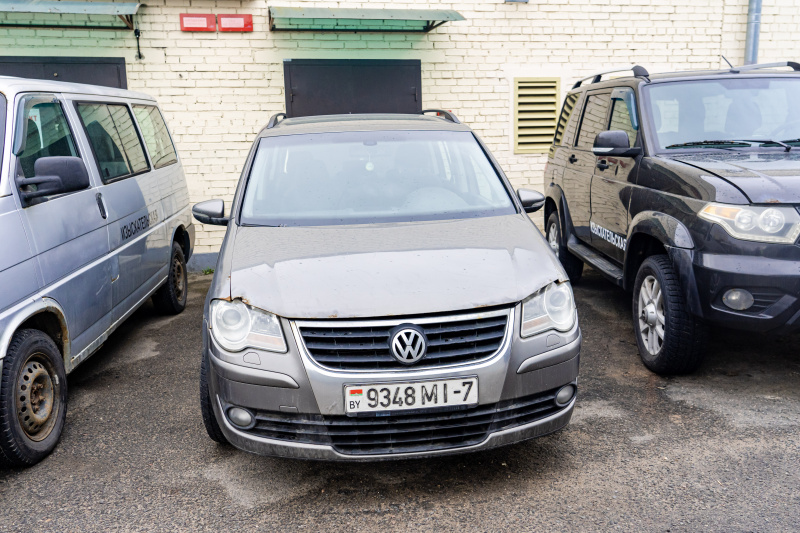 VOLKSWAGEN TOURAN
