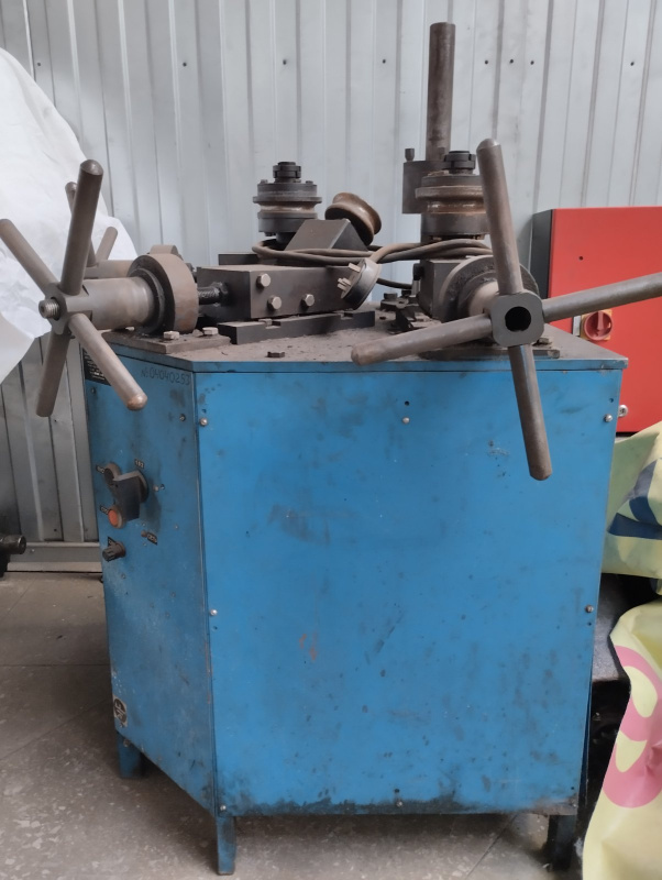 Стенд для правки колес легковых автомобилей Р184М2