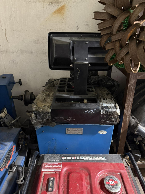 Стенд балансировочный автоматический «EVER-ETERNAL» EE3950