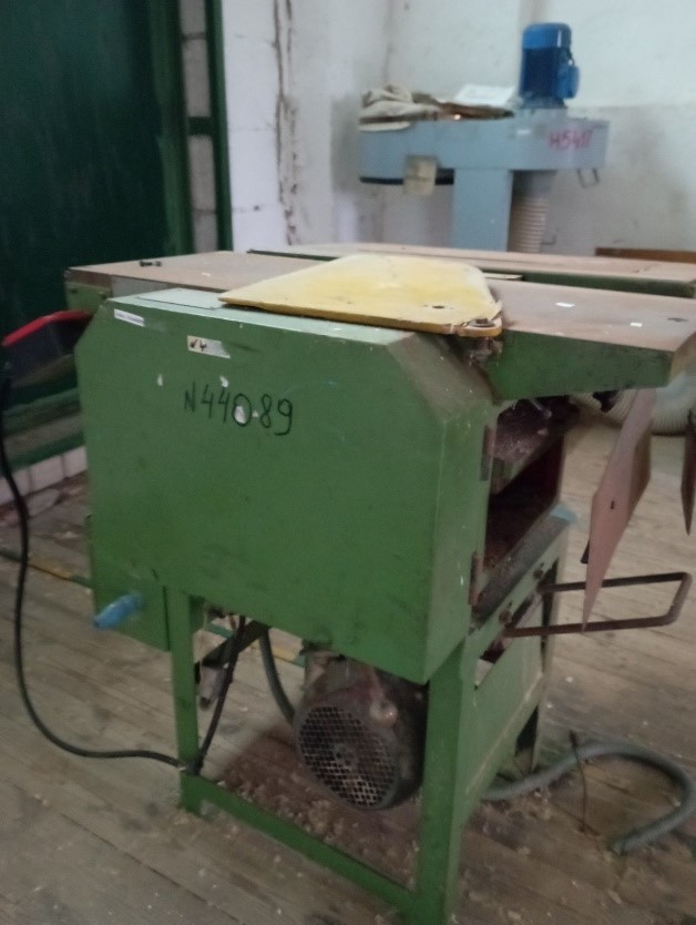 Станок дерево-обрабатывающий 