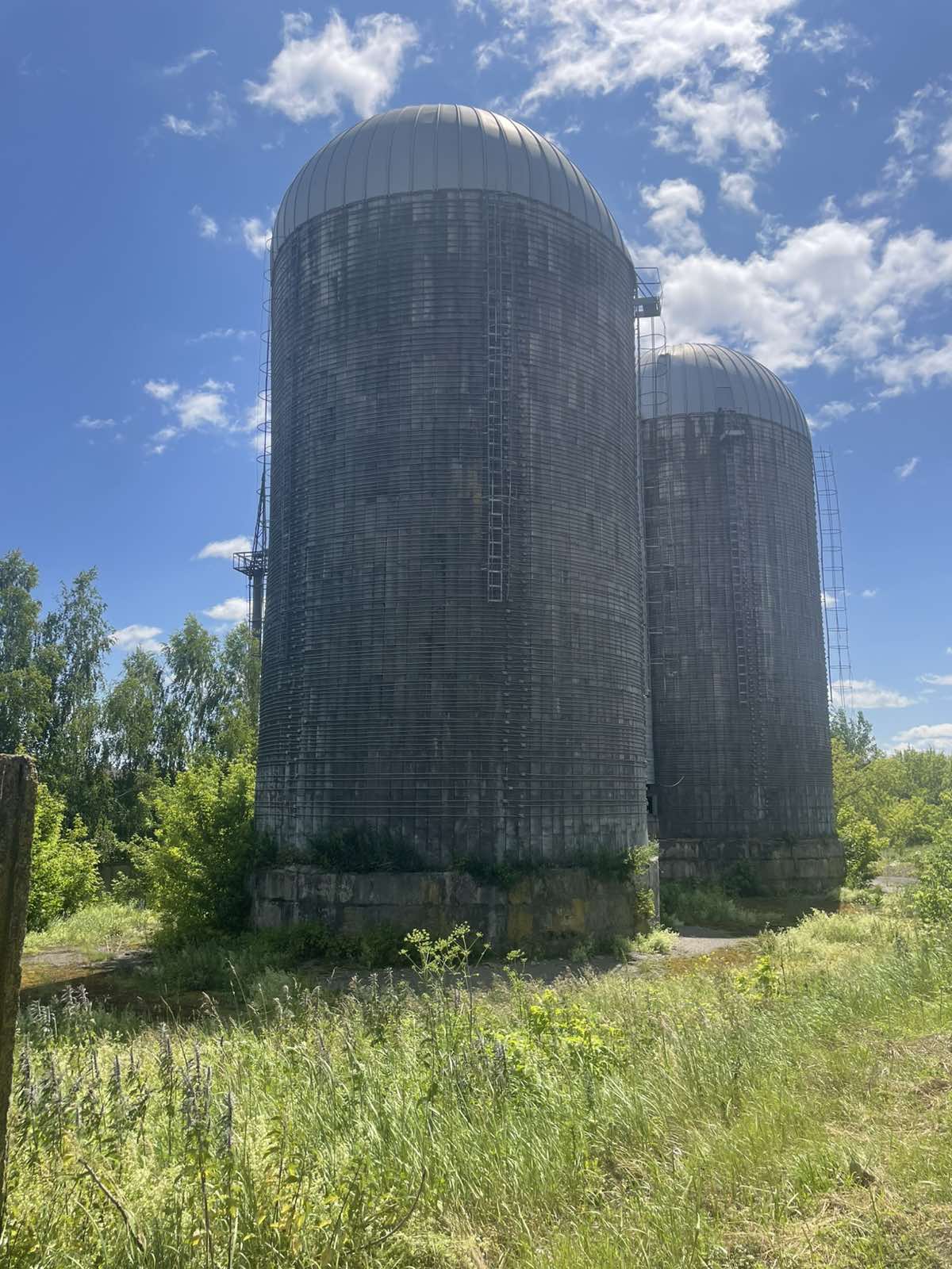 Хранилище зерна башенного типа, сливной пункт,  цементно-бетонное покрытие