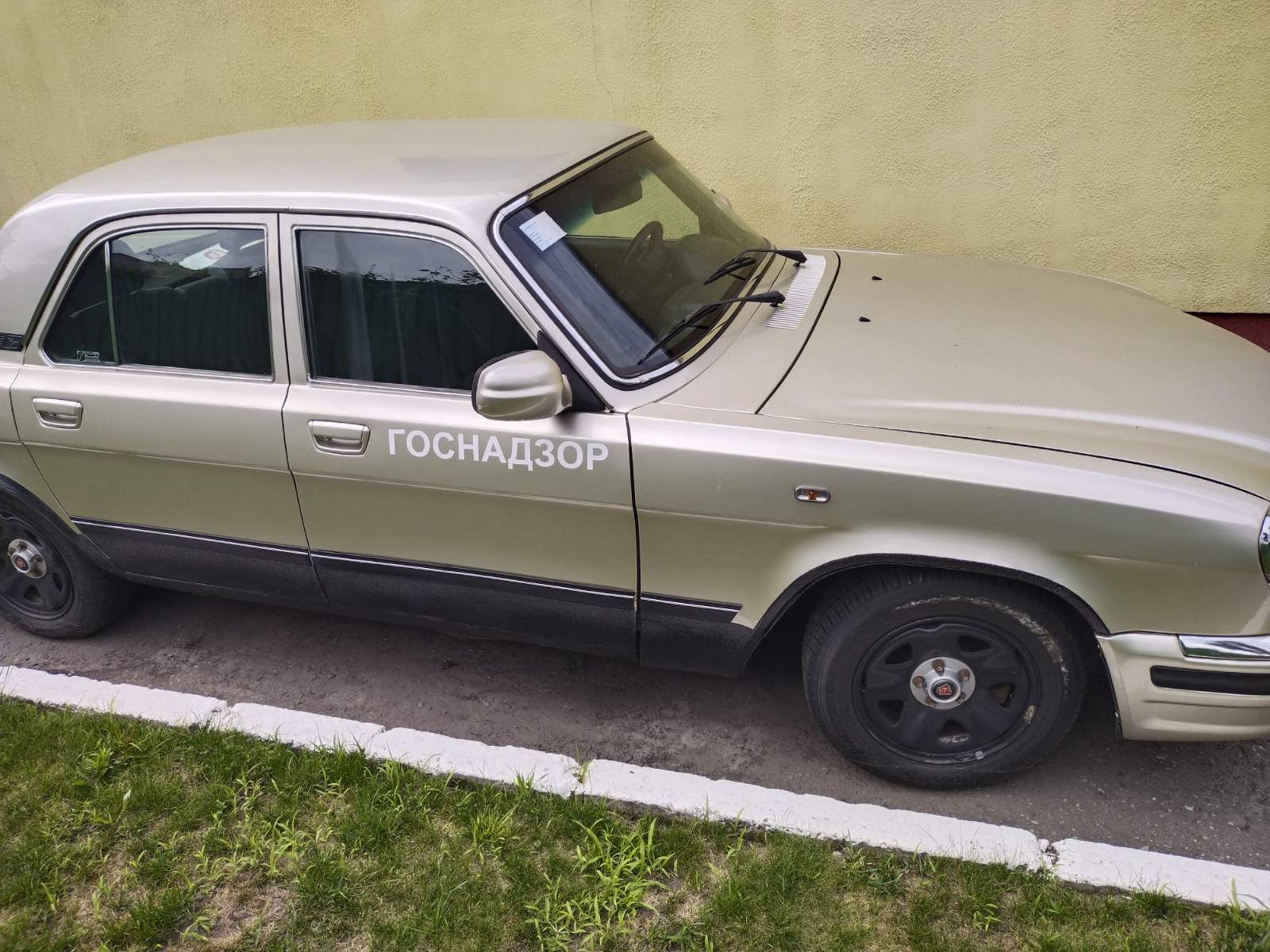 ГАЗ 31105
